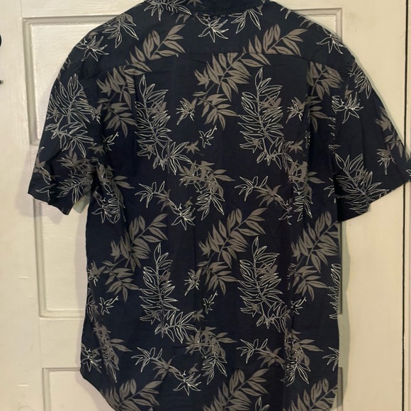 Button up - Picture 3 of 3